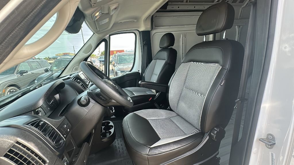 Used 2026 RAM ProMaster 2500 w/ Convenience Group FWD image 4