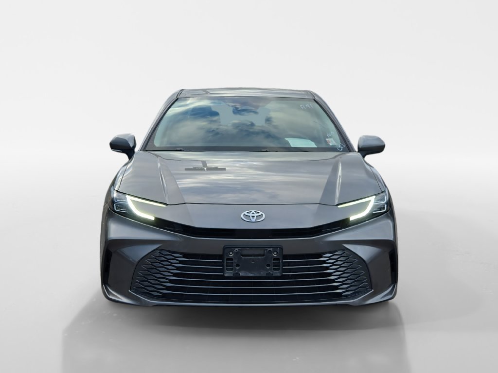 Used 2025 Toyota Camry XLE FWD image 8