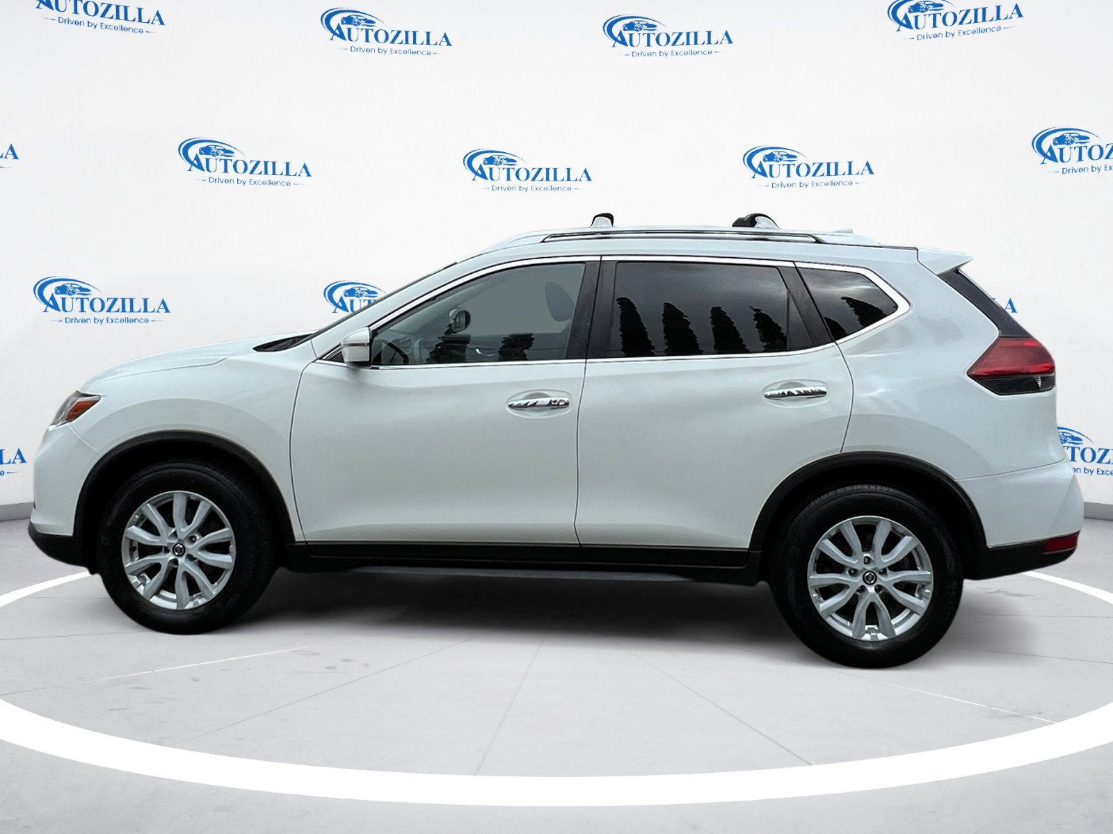 Used 2019 Nissan Rogue SV FWD image 2