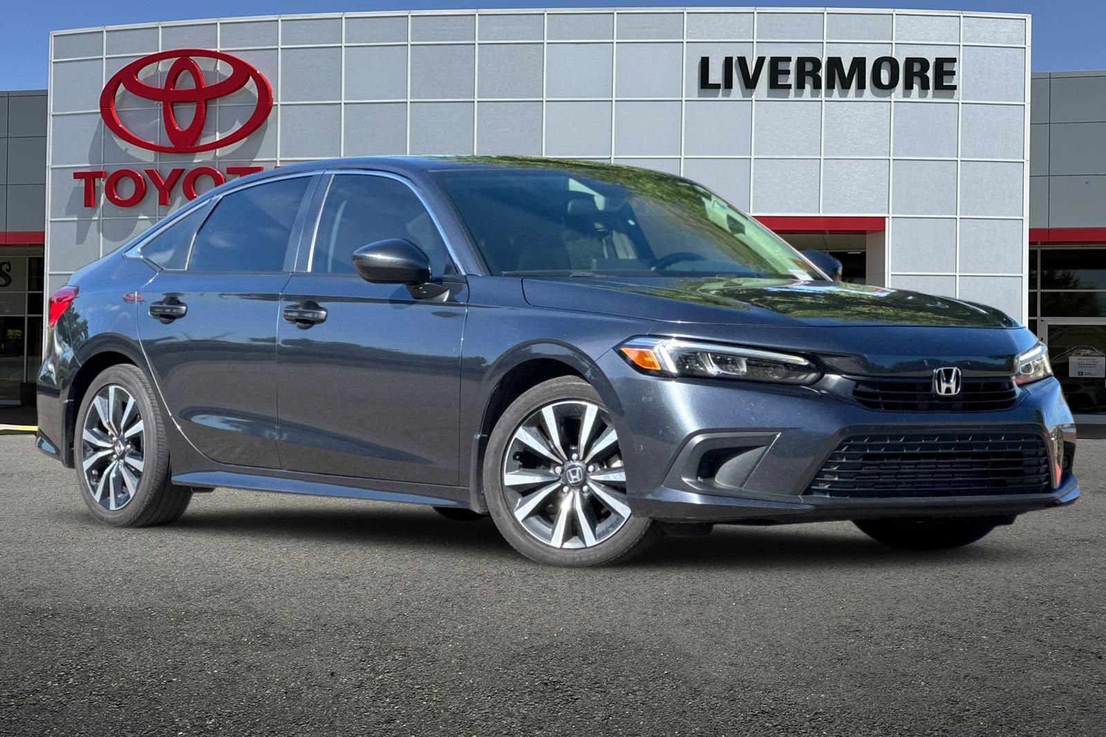 Used 2023 Honda Civic EX image 2