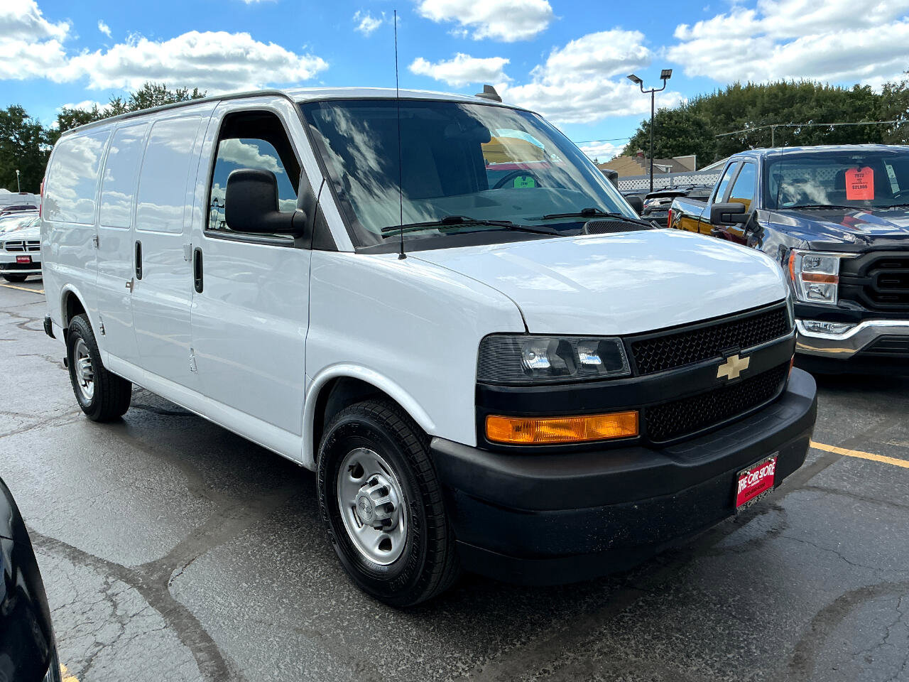 Used 2019 Chevrolet Express 3500 w/ Driver Convenience Package image 3