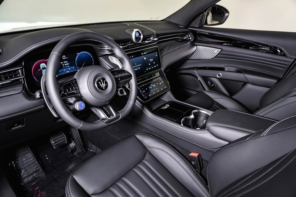 Used 2025 Maserati Grecale Modena image 19