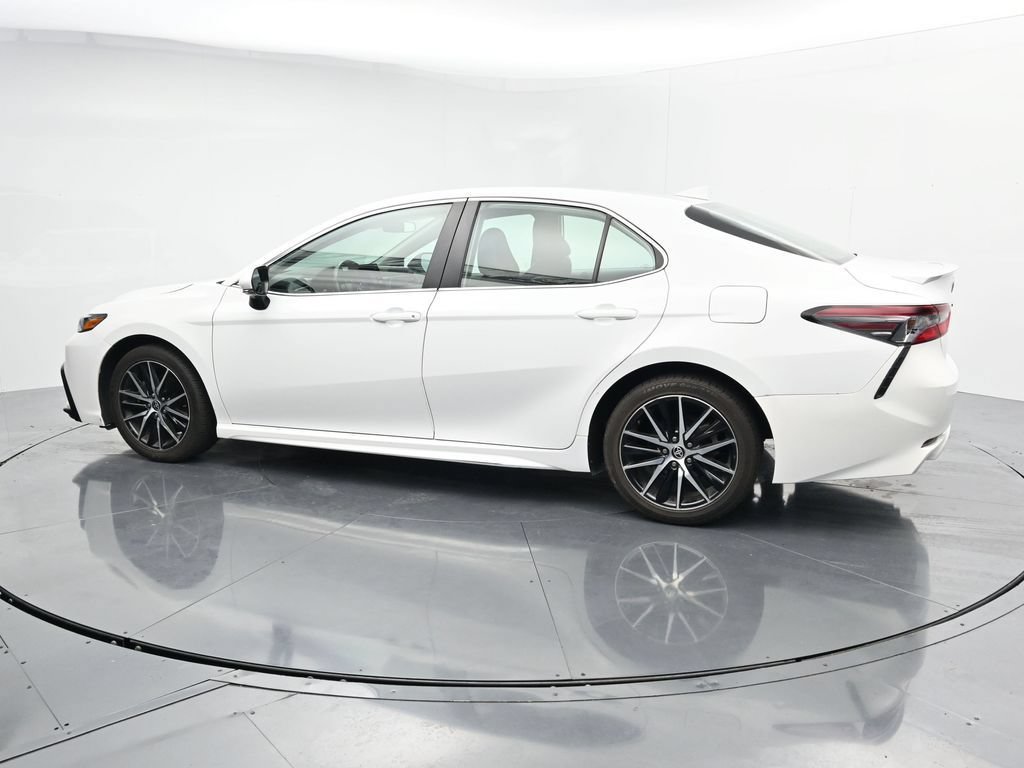 Used 2024 Toyota Camry SE w/ Cold Weather Package FWD image 5