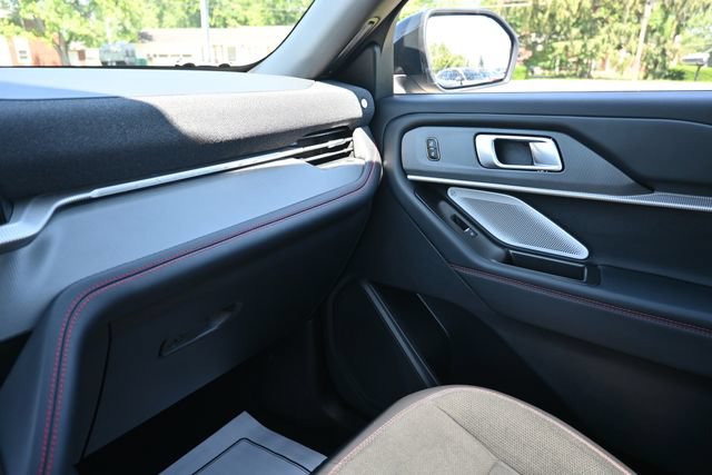 Used 2025 Ford Explorer ST AWD/4WD image 30