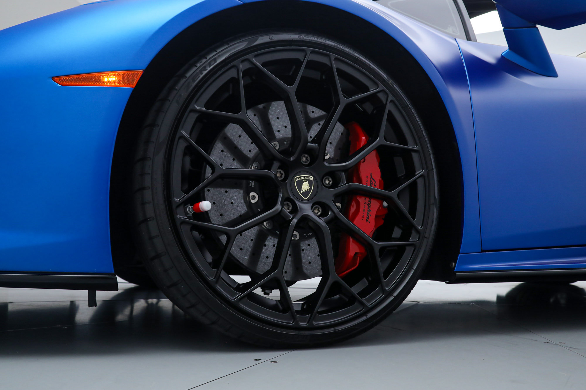 Used 2021 Lamborghini Huracan EVO RWD image 13