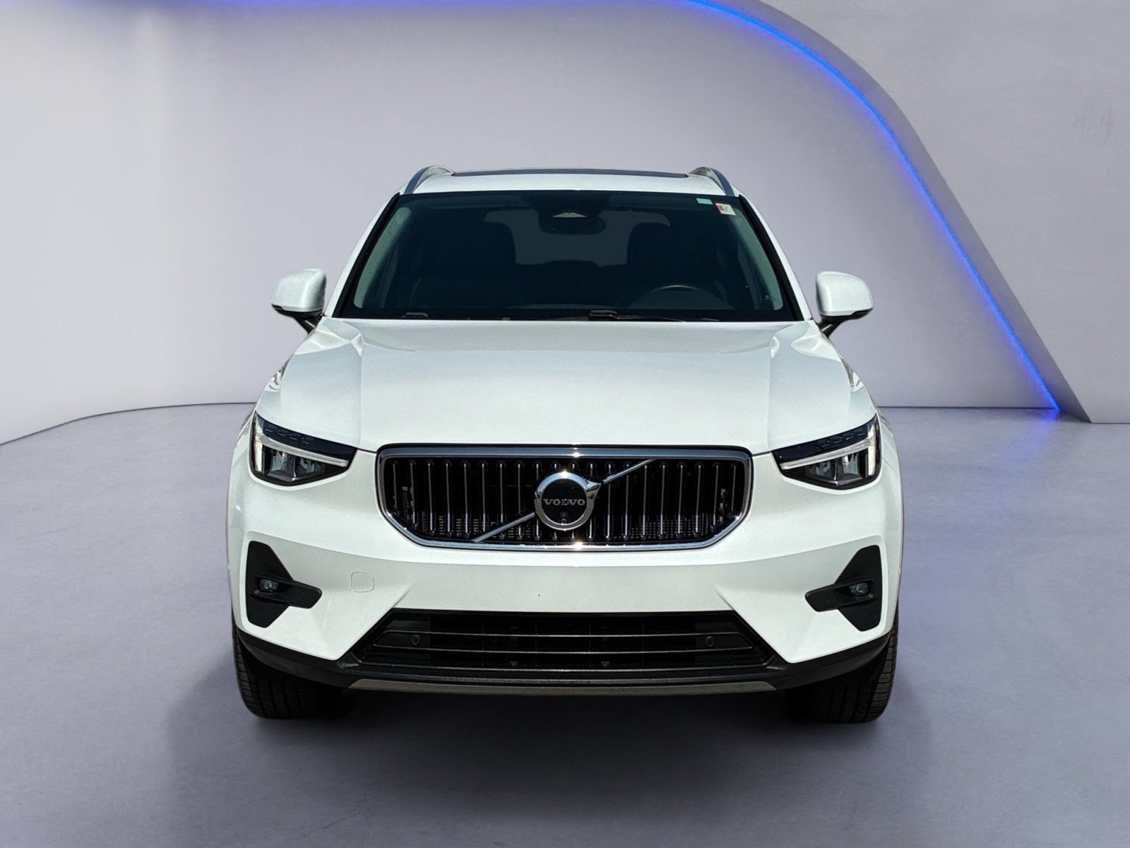 Used 2024 Volvo XC40 B5 Plus AWD/4WD image 8