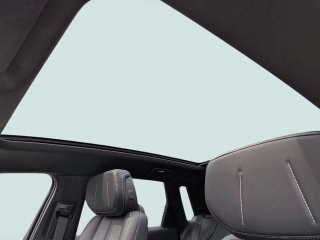 New 2026 Cadillac Lyriq Luxury RWD image 38