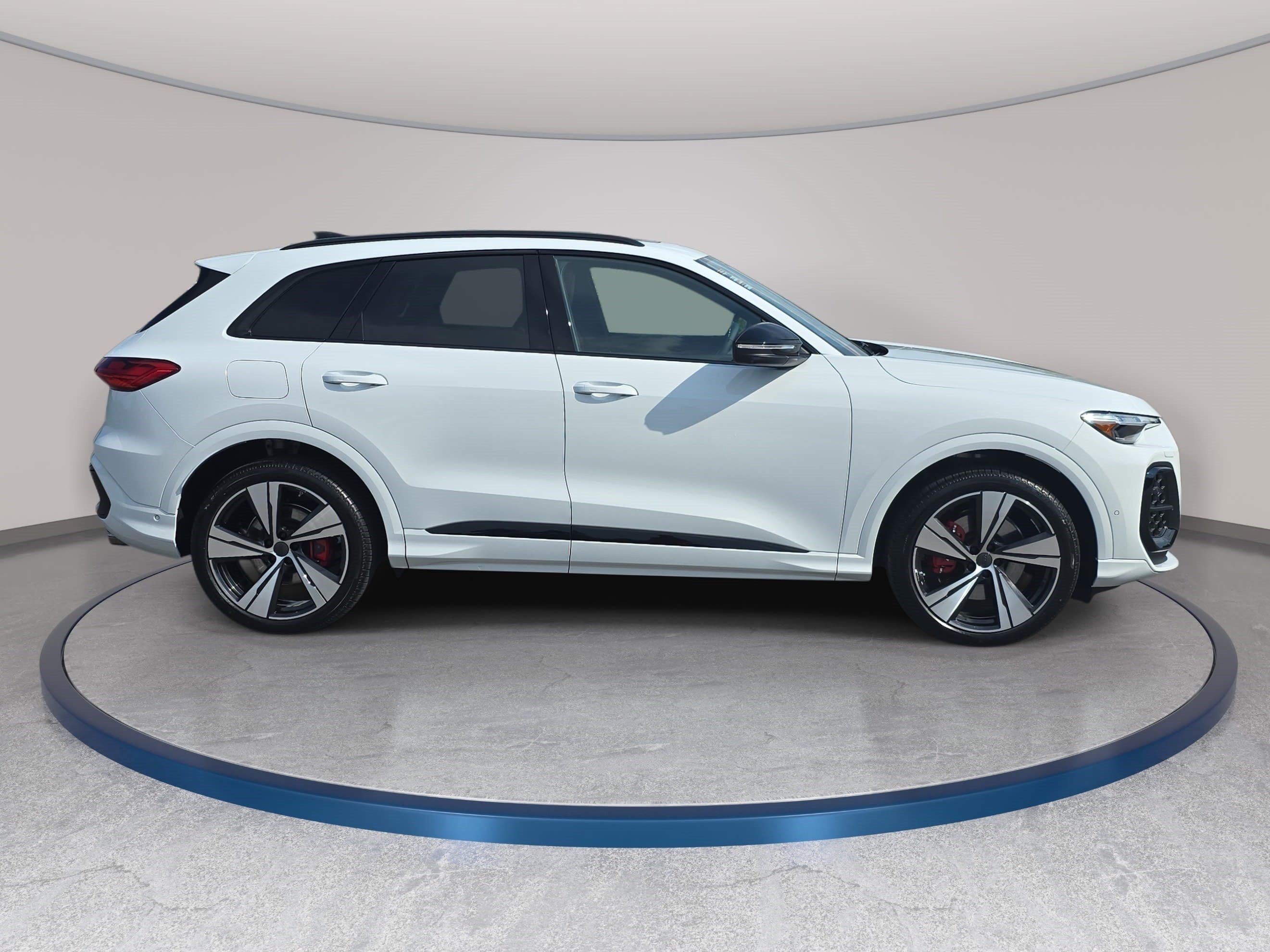 New 2026 Audi SQ5 Prestige AWD/4WD image 4