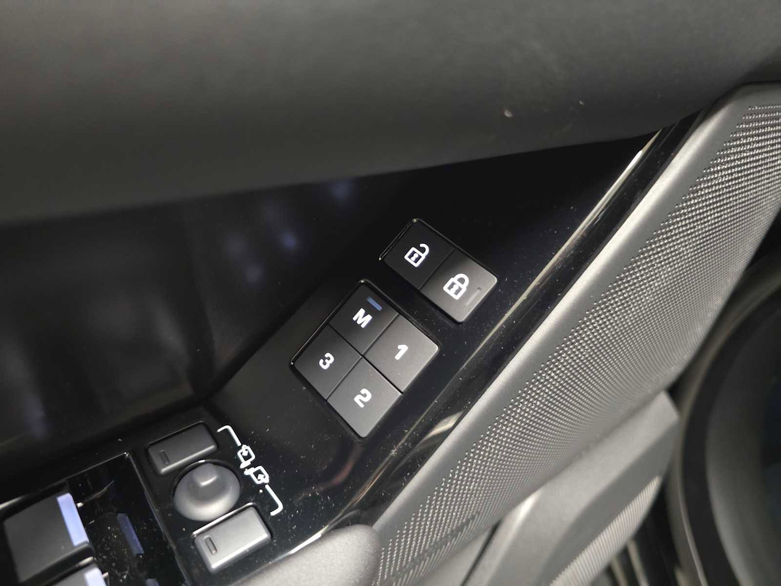 New 2026 Land Rover Range Rover Velar Dynamic SE image 24