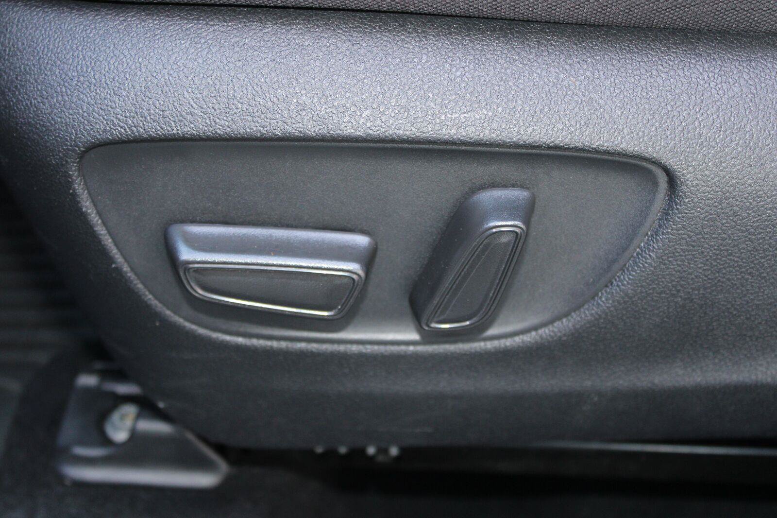 Used 2023 Toyota Highlander LE AWD/4WD image 36