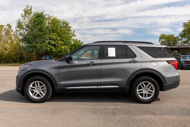 Used 2025 Ford Explorer Active AWD/4WD image 9