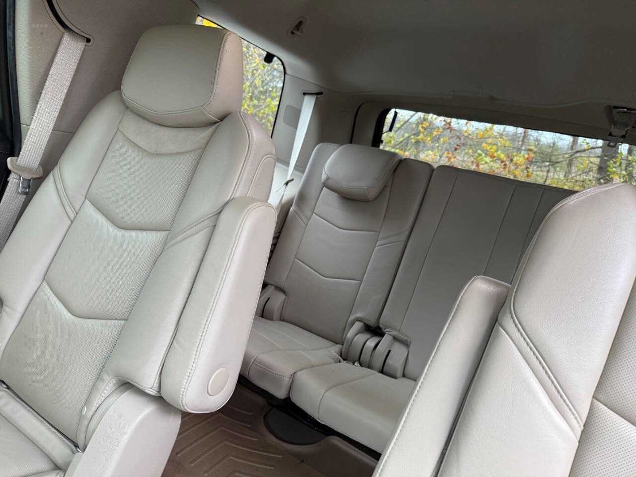 Used 2018 Cadillac Escalade Luxury image 11