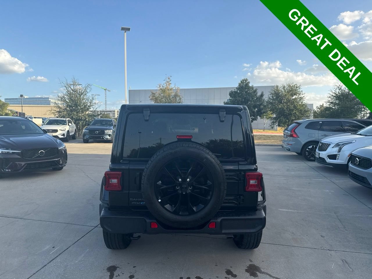 Used 2025 Jeep Wrangler Unlimited Sahara w/ Safety Group AWD/4WD image 6