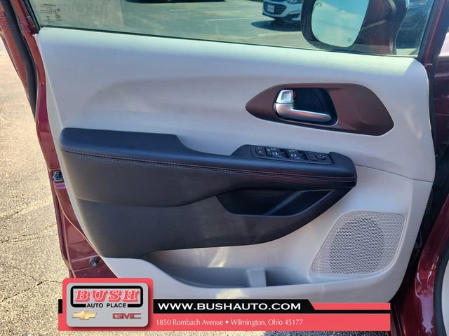 Used 2018 Chrysler Pacifica Touring-L Plus w/ Advanced Safetytec Group image 19