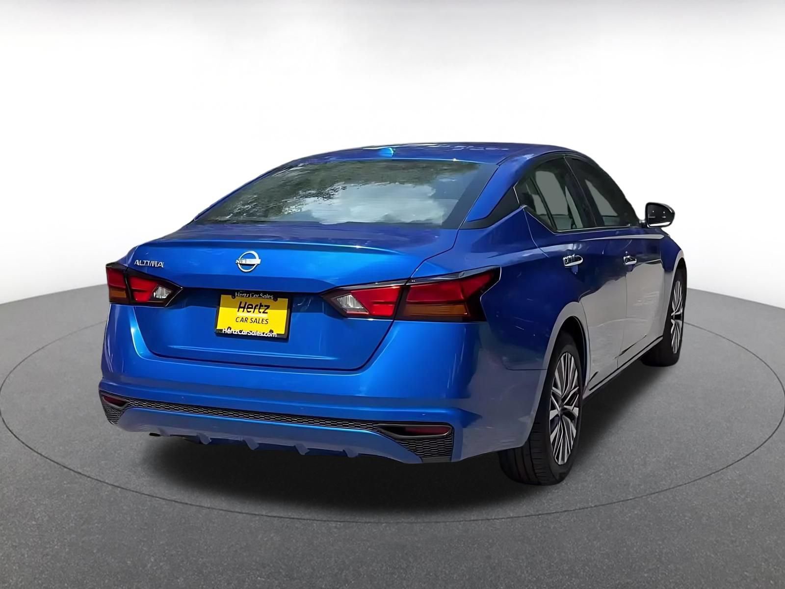 Used 2025 Nissan Altima 2.5 SV FWD image 11