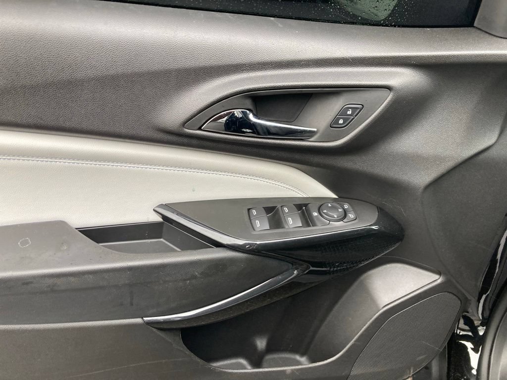 Used 2025 Chevrolet Trax LT FWD image 13
