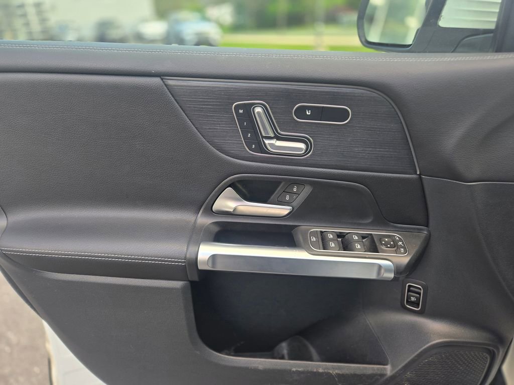 Used 2023 Mercedes-Benz GLB 250 4MATIC image 19