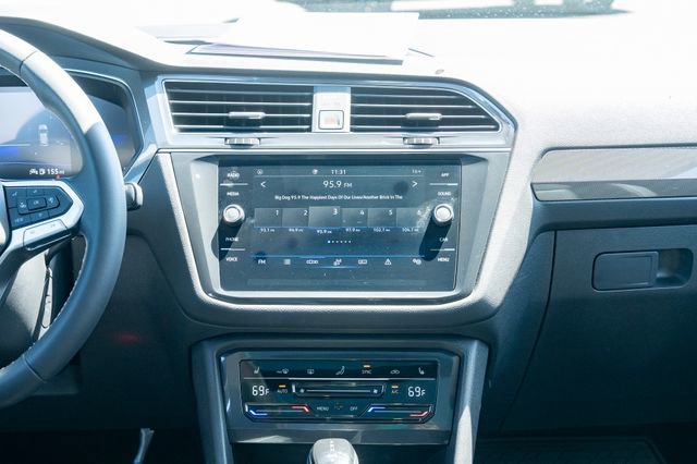 Certified 2023 Volkswagen Tiguan SE FWD image 33