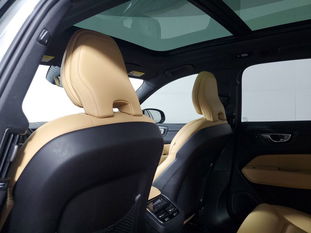 Used 2024 Volvo XC60 B5 Ultimate w/ Protection Package Premier image 16