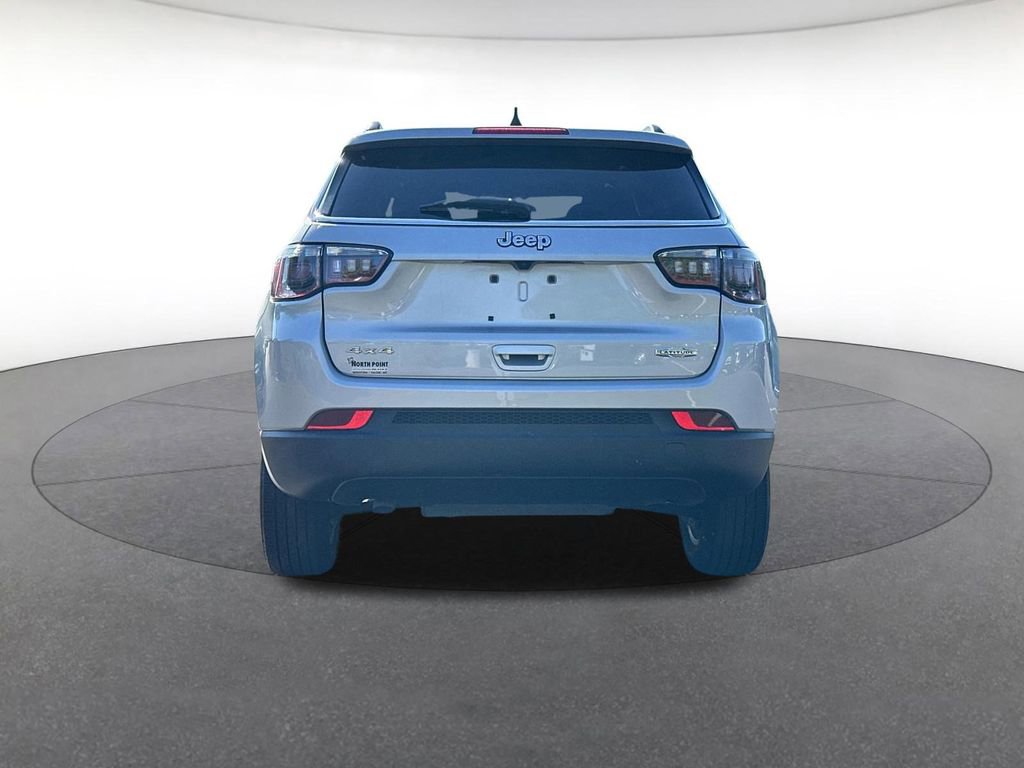 Certified 2024 Jeep Compass Latitude AWD/4WD image 4