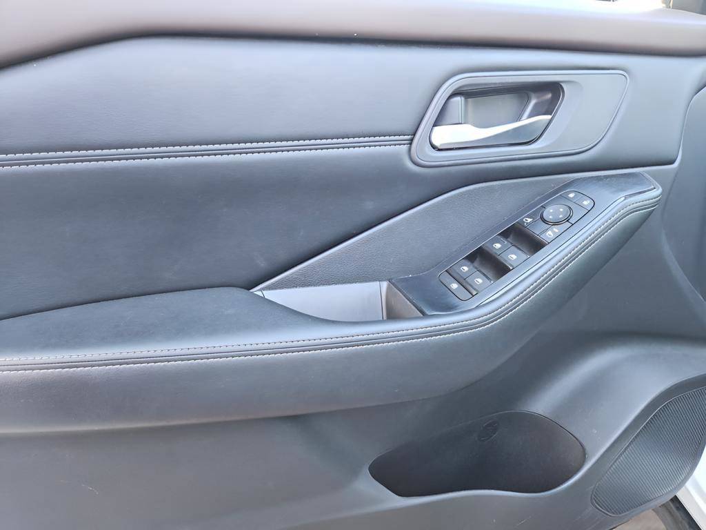 Used 2023 Nissan Rogue SV w/ SV Premium Package image 22