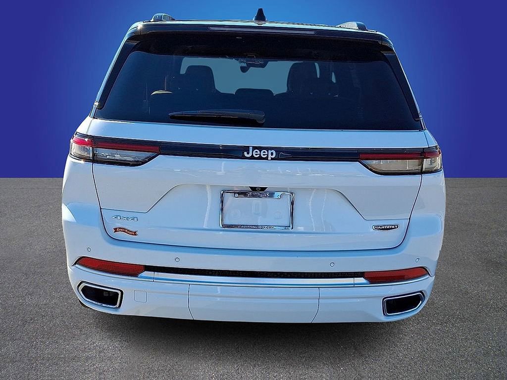 Used 2024 Jeep Grand Cherokee Summit image 5