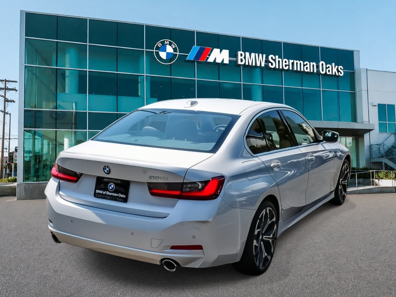 Used 2026 BMW 330i Sedan w/ Convenience Package RWD image 4