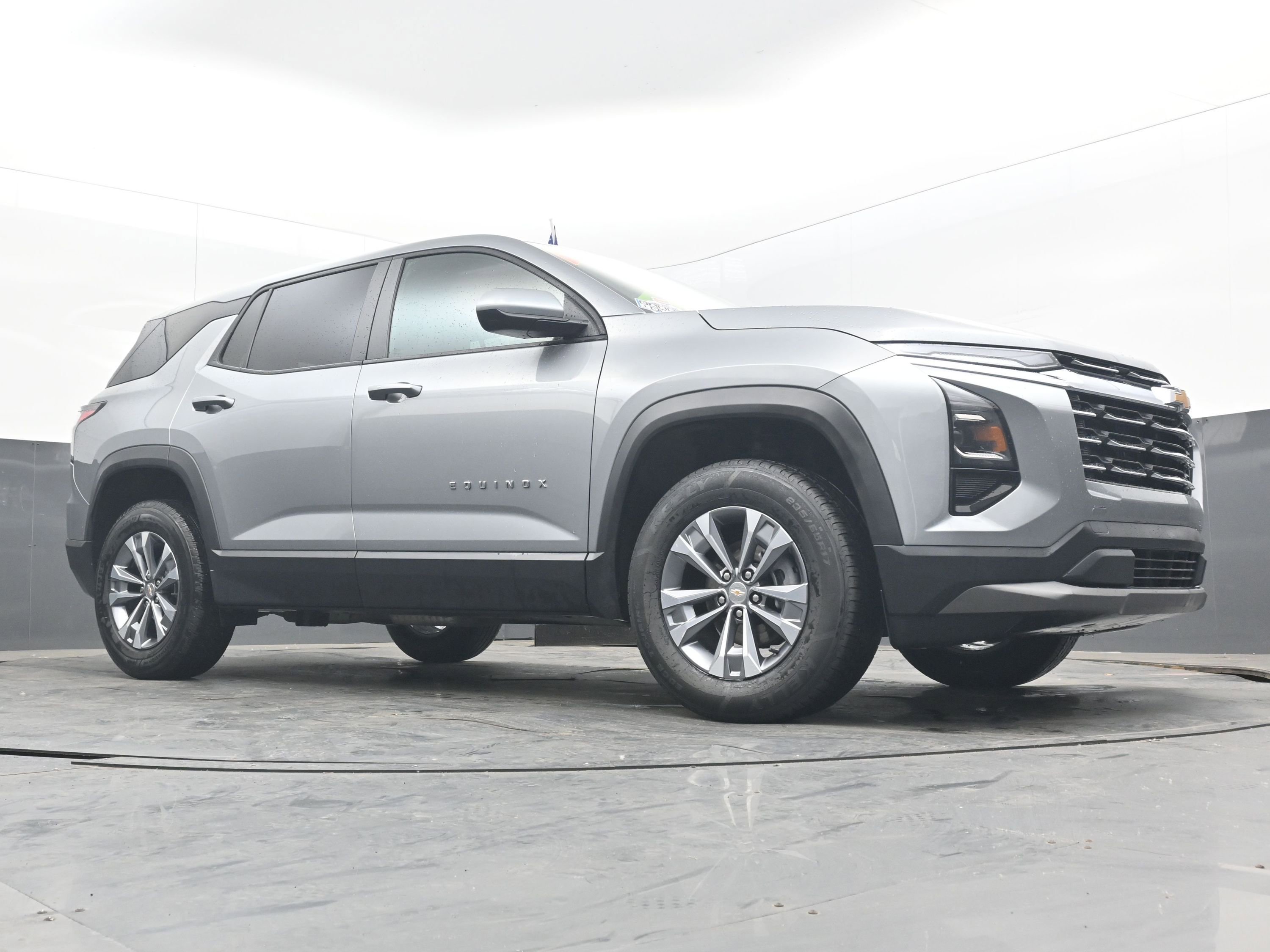 Used 2025 Chevrolet Equinox LT FWD image 24