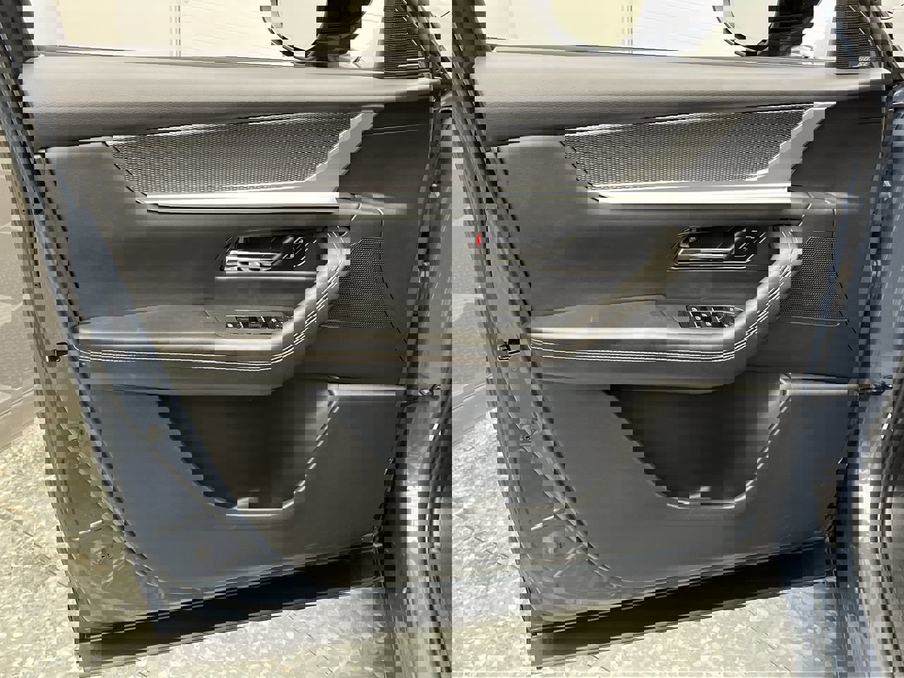 Certified 2025 MAZDA CX-70 Plug-In Hybrid w/ Premium Plus image 8