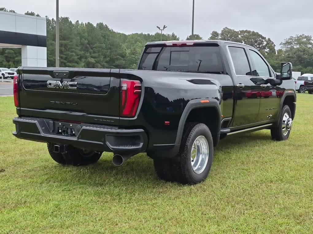New 2026 GMC Sierra 3500 Denali Ultimate w/ LPO, Black Badging Package AWD/4WD image 3