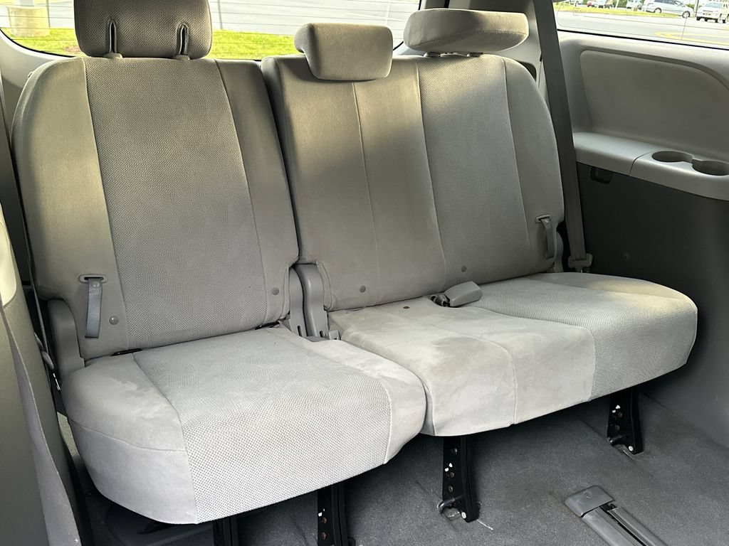 Used 2019 Toyota Sienna L FWD image 12