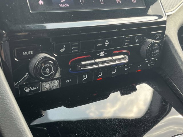 Used 2025 Jeep Grand Cherokee Laredo X w/ Luxury Tech Group I AWD/4WD image 32