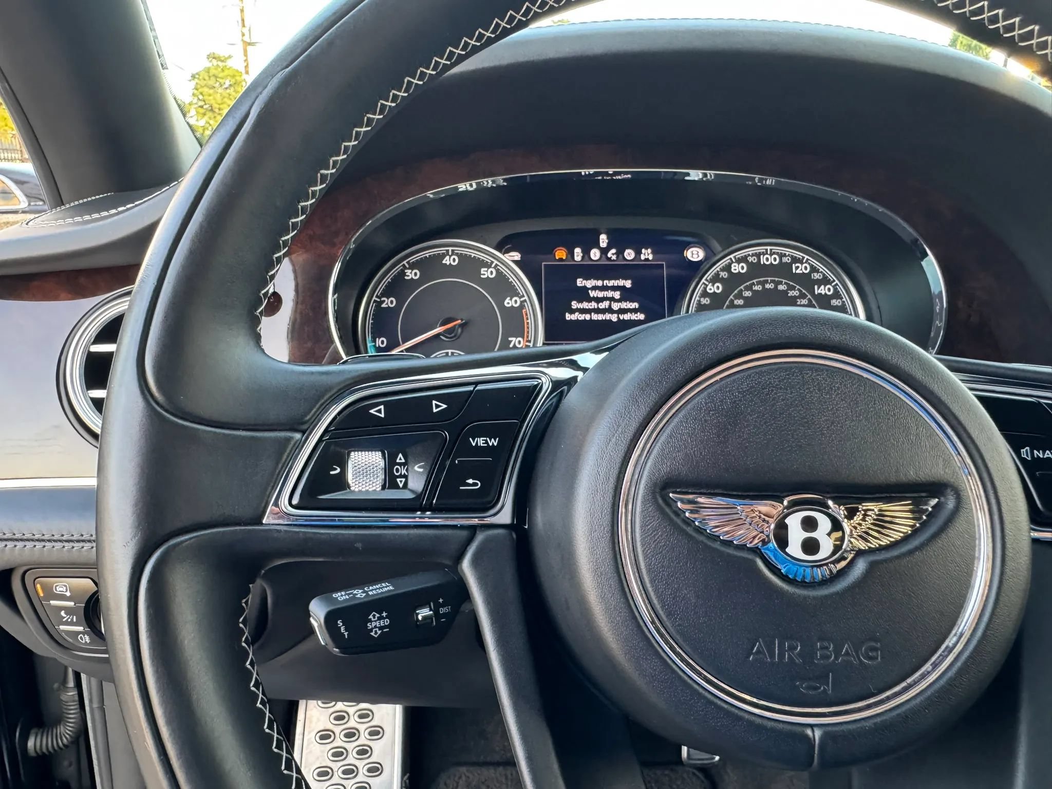 Used 2018 Bentley Bentayga AWD/4WD image 35