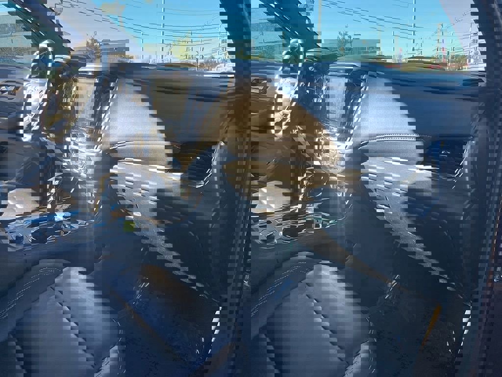 Used 2023 Chevrolet Traverse LT image 64