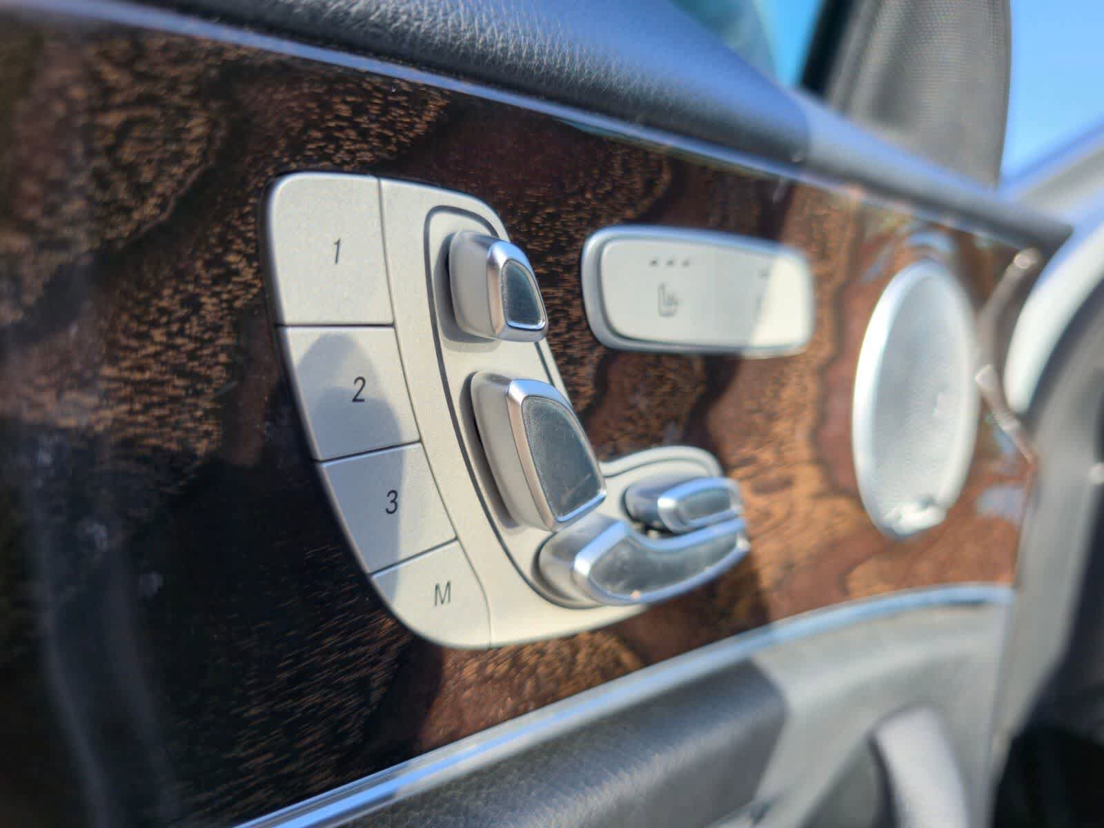 Used 2019 Mercedes-Benz E 300 4MATIC image 12