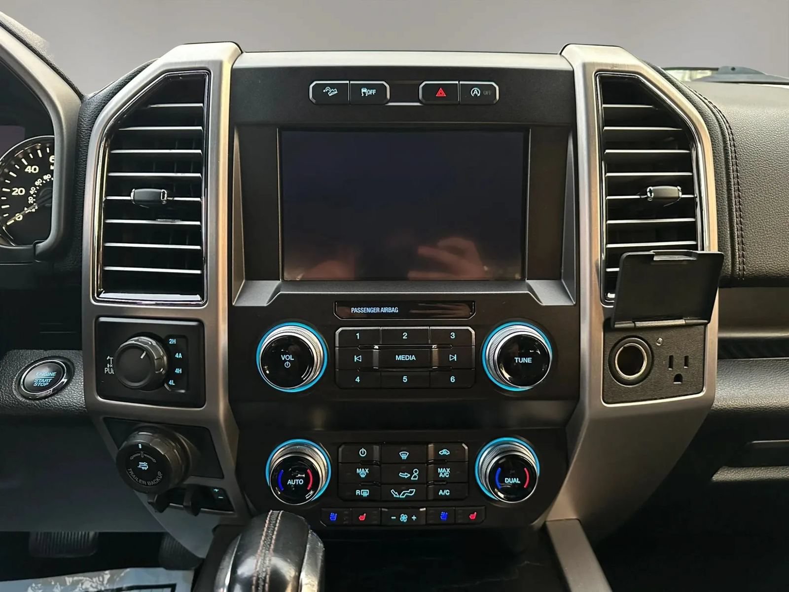 Used 2019 Ford F150 Platinum w/ Trailer Tow Package AWD/4WD image 27