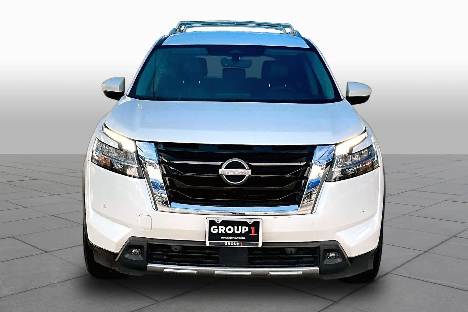 Used 2023 Nissan Pathfinder SL w/ Lighting Package (N92) FWD image 4