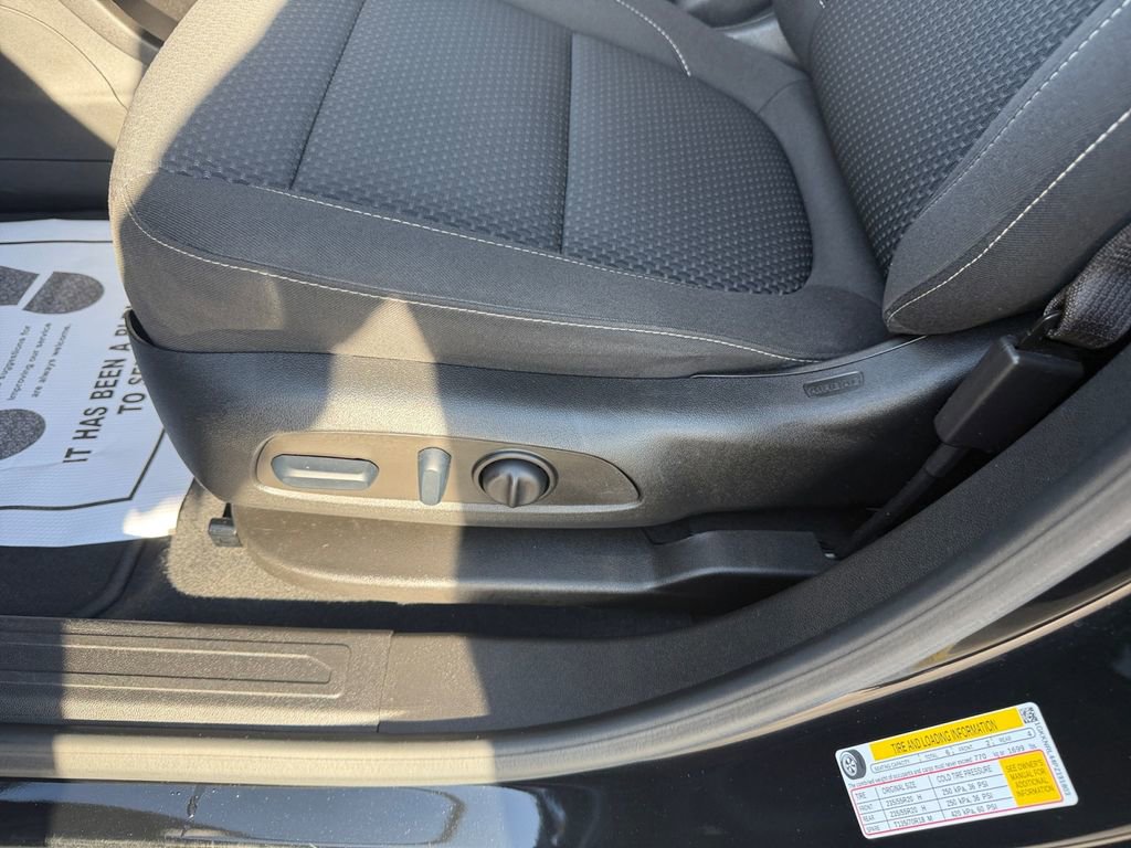 Certified 2023 GMC Acadia SLE w/ Driver Convenience Package image 13