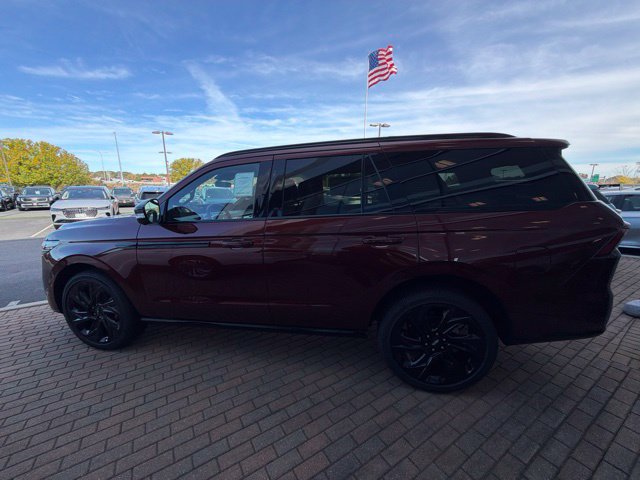 New 2027 Lincoln Navigator Reserve AWD/4WD image 4