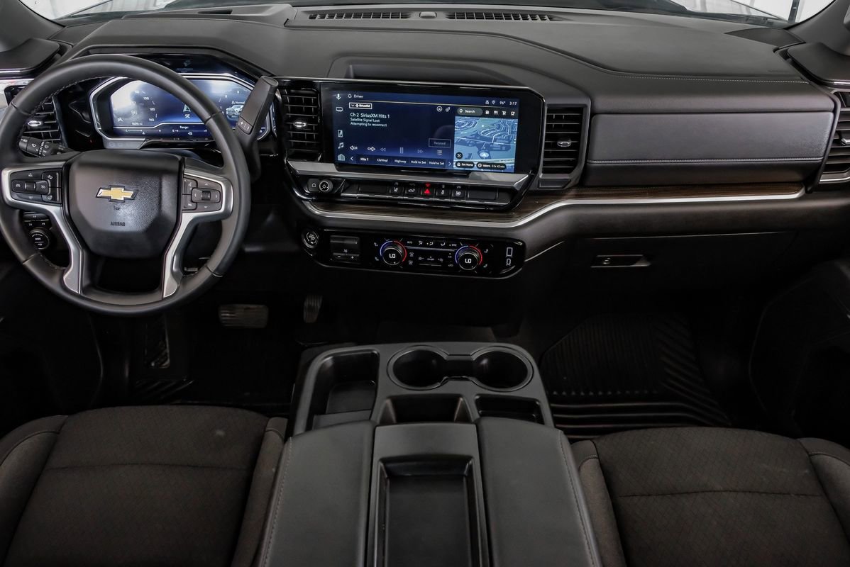 Used 2025 Chevrolet Silverado 2500 LT w/ Convenience Package image 14