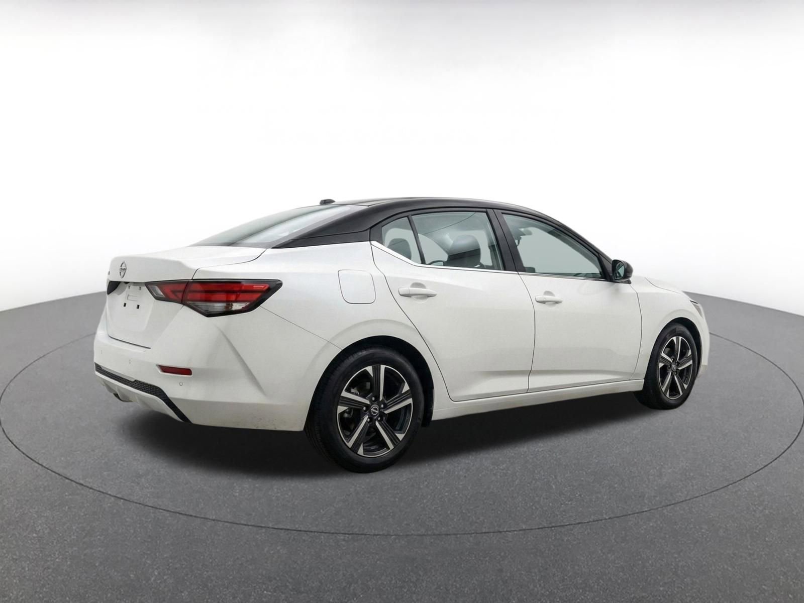 Used 2025 Nissan Sentra SV FWD image 9