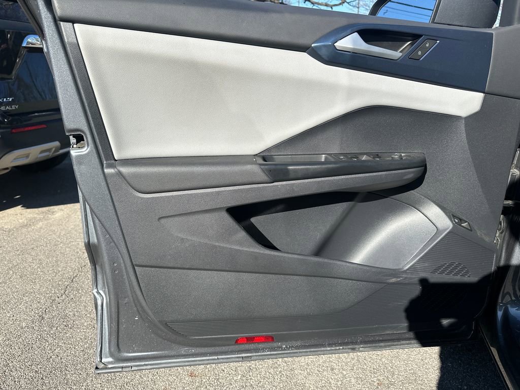 Certified 2022 Volkswagen Taos SE AWD/4WD image 5