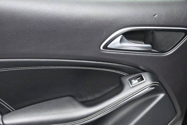 Used 2020 Mercedes-Benz GLA 250 4MATIC w/ Premium Package image 15