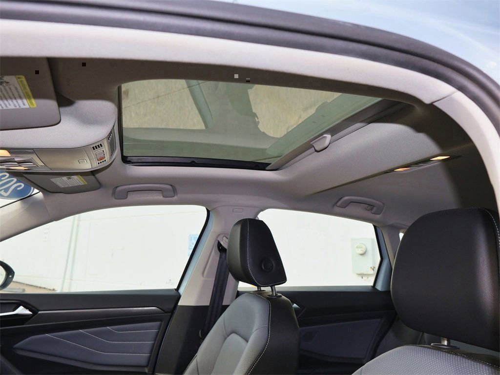 Certified 2025 Volkswagen Jetta SEL image 12