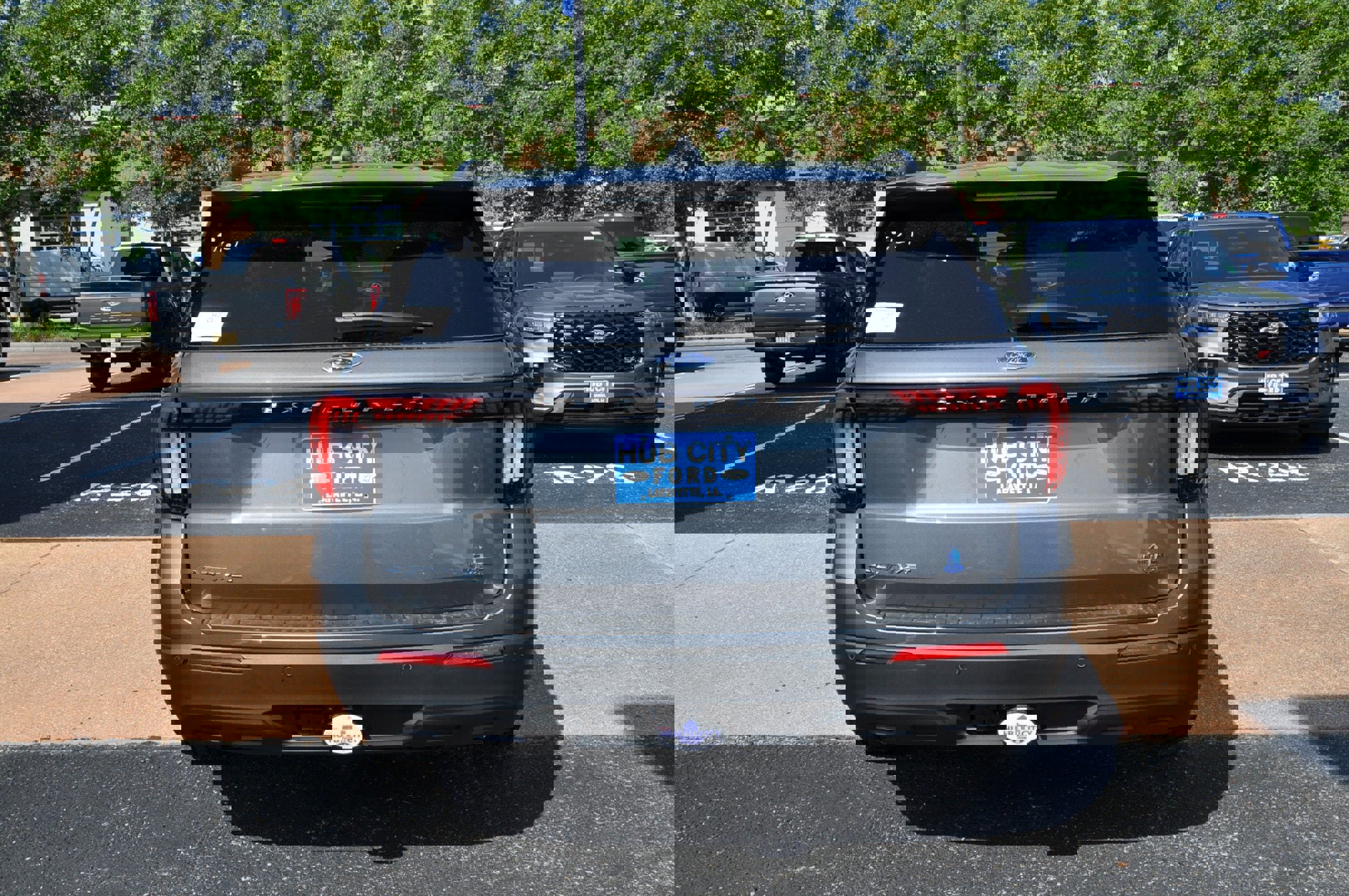 New 2025 Ford Explorer Active image 4