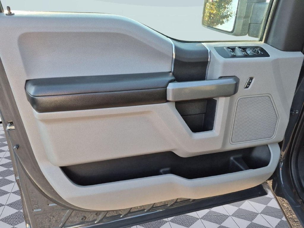 Used 2017 Ford F150 XLT AWD/4WD image 10