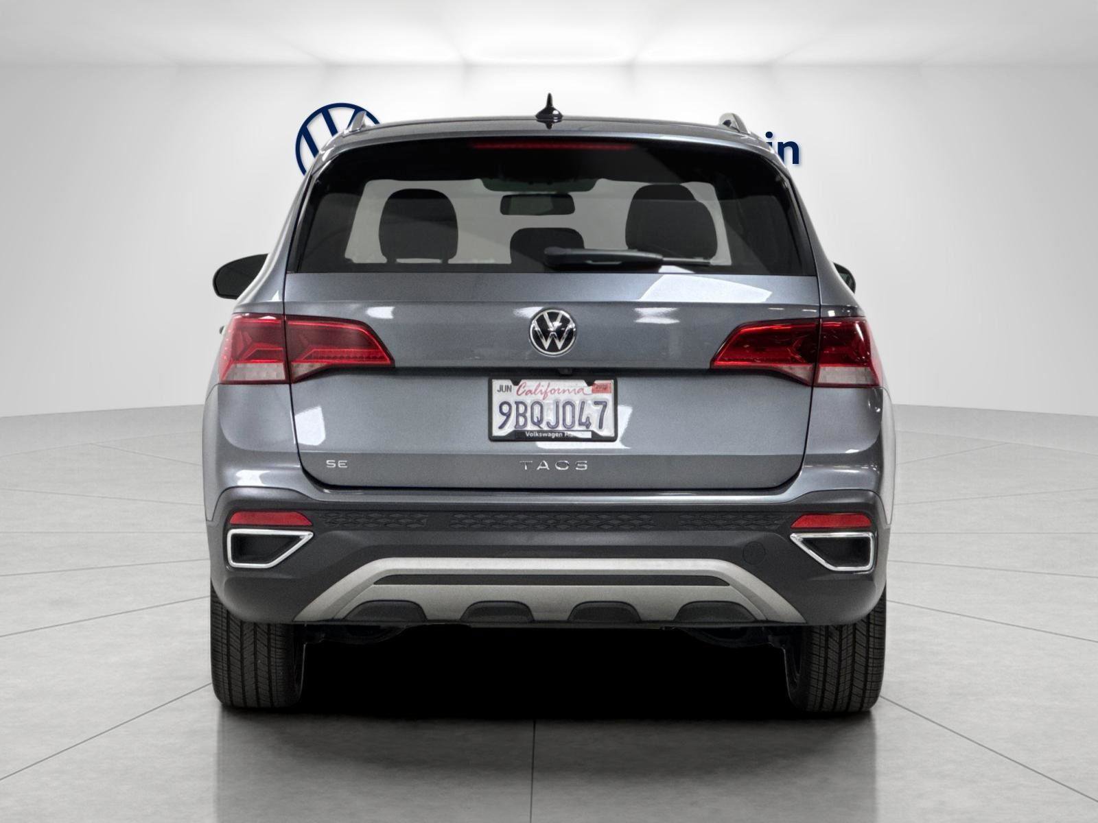 Used 2022 Volkswagen Taos SE FWD image 4