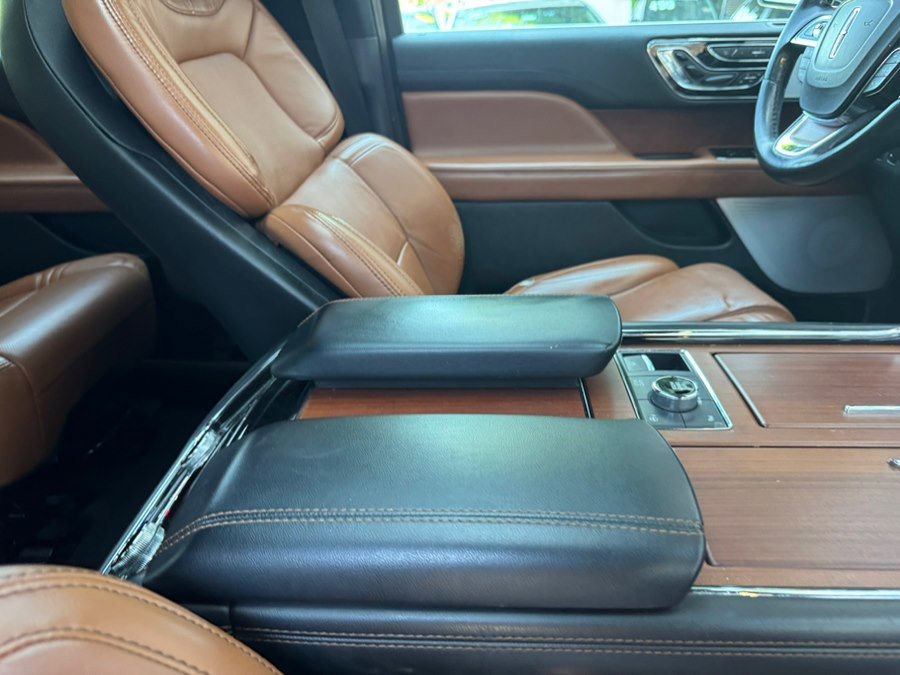 Used 2020 Lincoln Navigator Reserve w/ Luxury Package AWD/4WD image 40