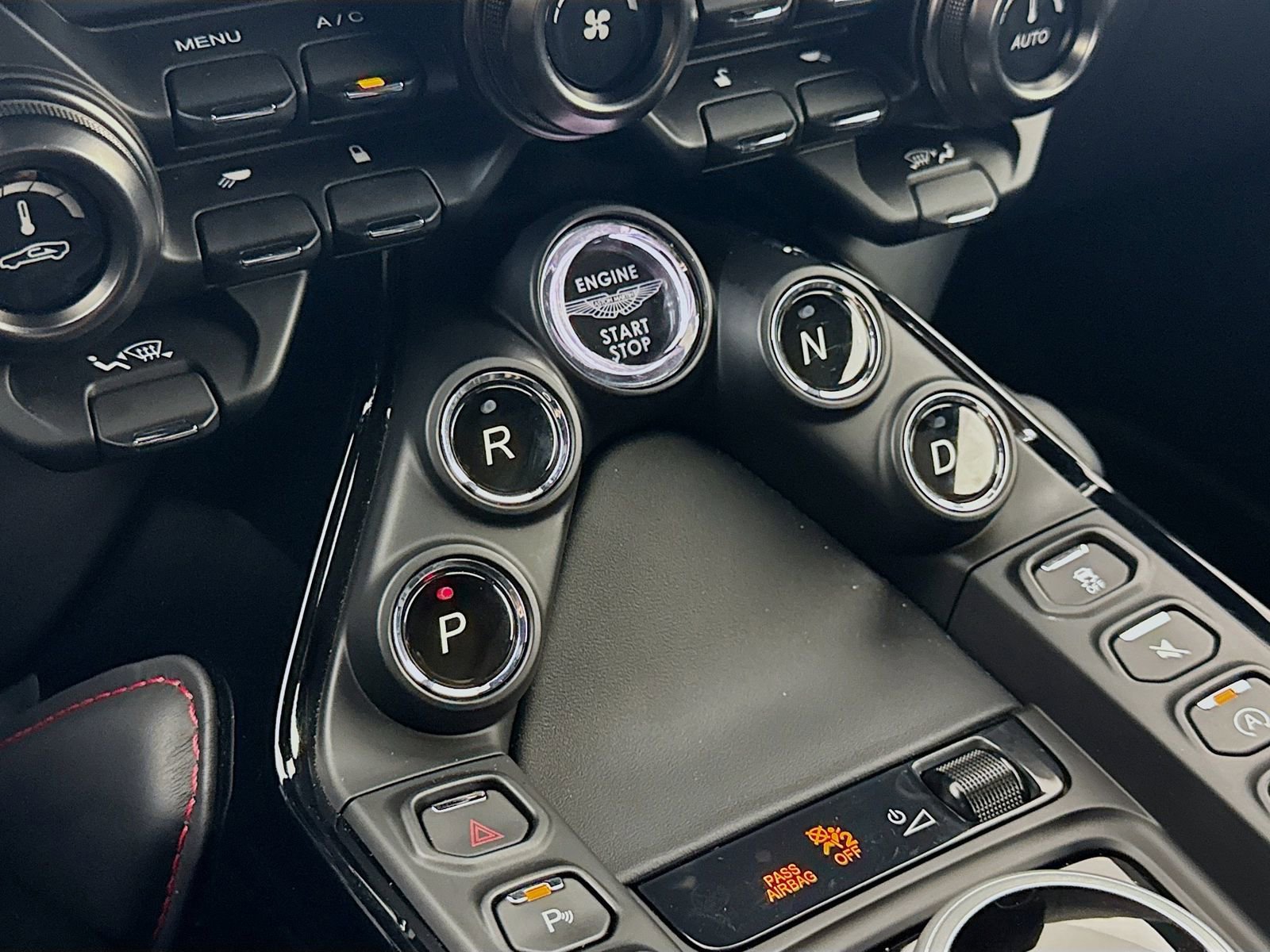 Used 2023 Aston Martin V8 Vantage Coupe image 14