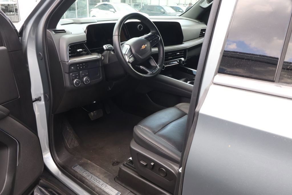 Used 2025 Chevrolet Tahoe LT AWD/4WD image 11